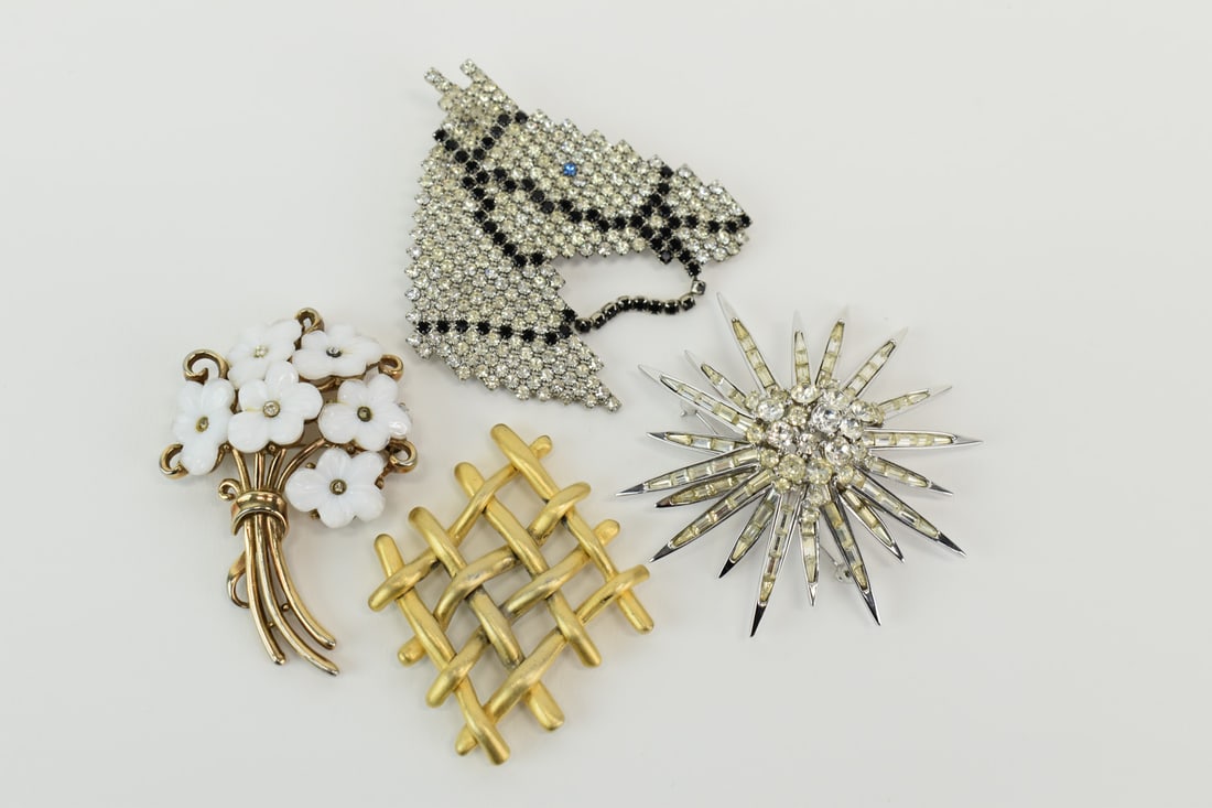 Vintage Crown Trifari Floral Bouquet: Vintage Crown Trifari Floral Bouquet together with a Boucher starburst Brooch, a Bauer horse form brooch, and a weave design gold colored button. Used condition. Trifari measures 2 1/2" tall x 1 3/4"