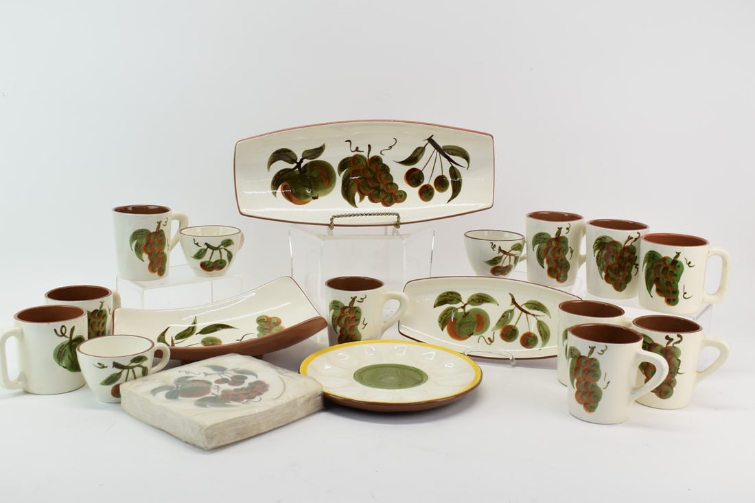 Group of Stangl Orchard Song Serving Pieces (1 of 16)