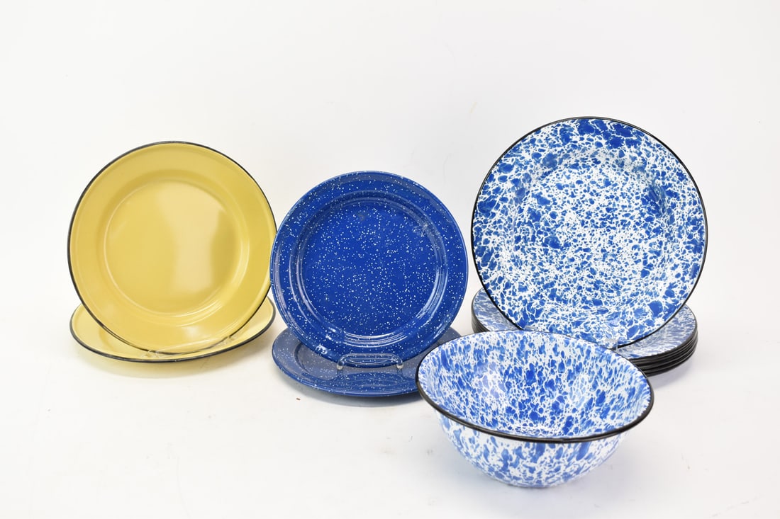 Set of Blue & White Agatewear Plates (1 of 7)