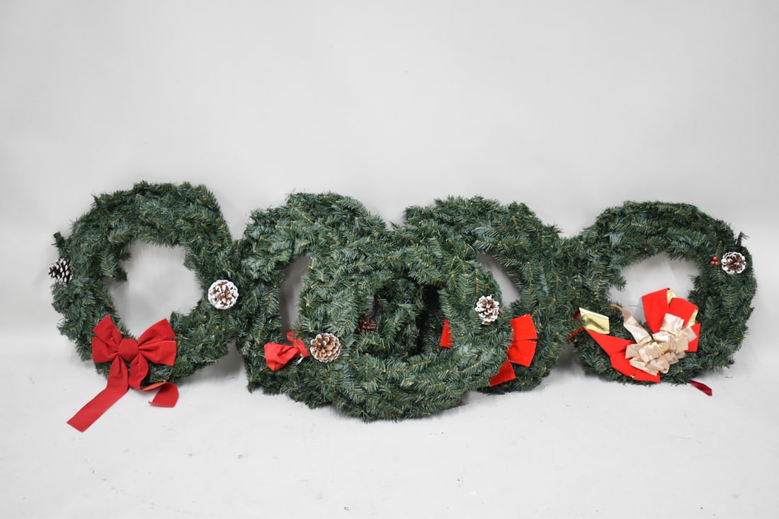 Group of 5 Assorted Christmas Wreaths (1 of 4)