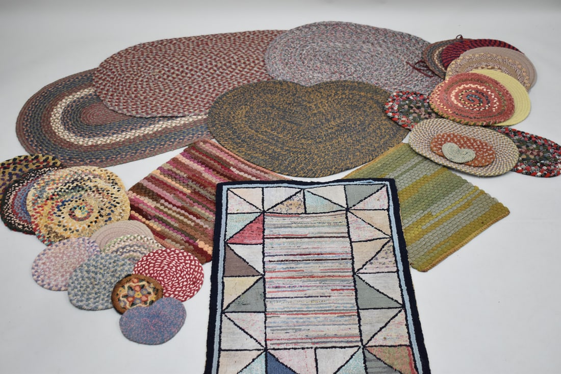 Group of Assorted Hooked Rugs and Mats (1 of 12)