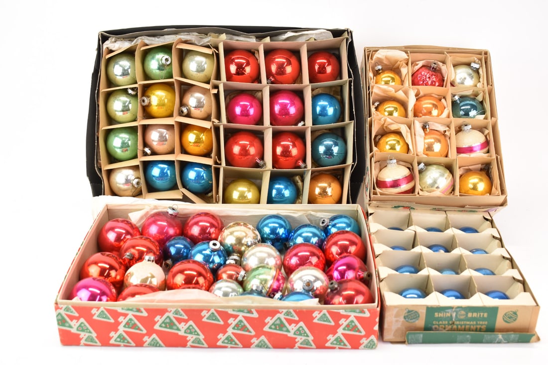 Group of Assorted Christmas Ornaments (1 of 4)