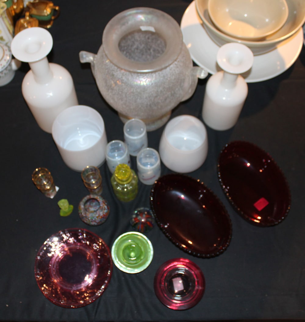 Group of Assorted Colored Glass Table Articles (1 of 8)