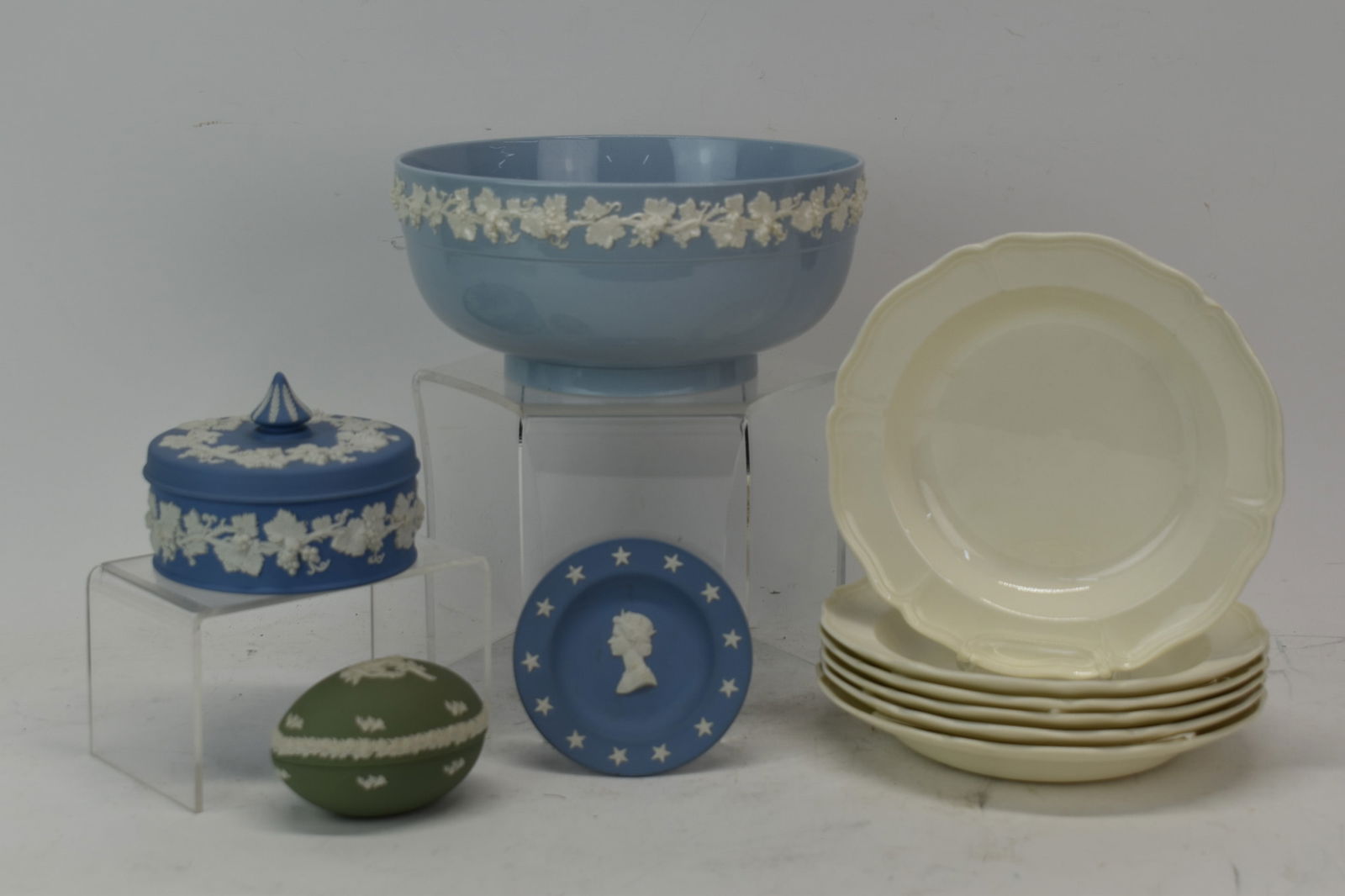 Group of Assorted Wedgwood Table Articles (1 of 8)