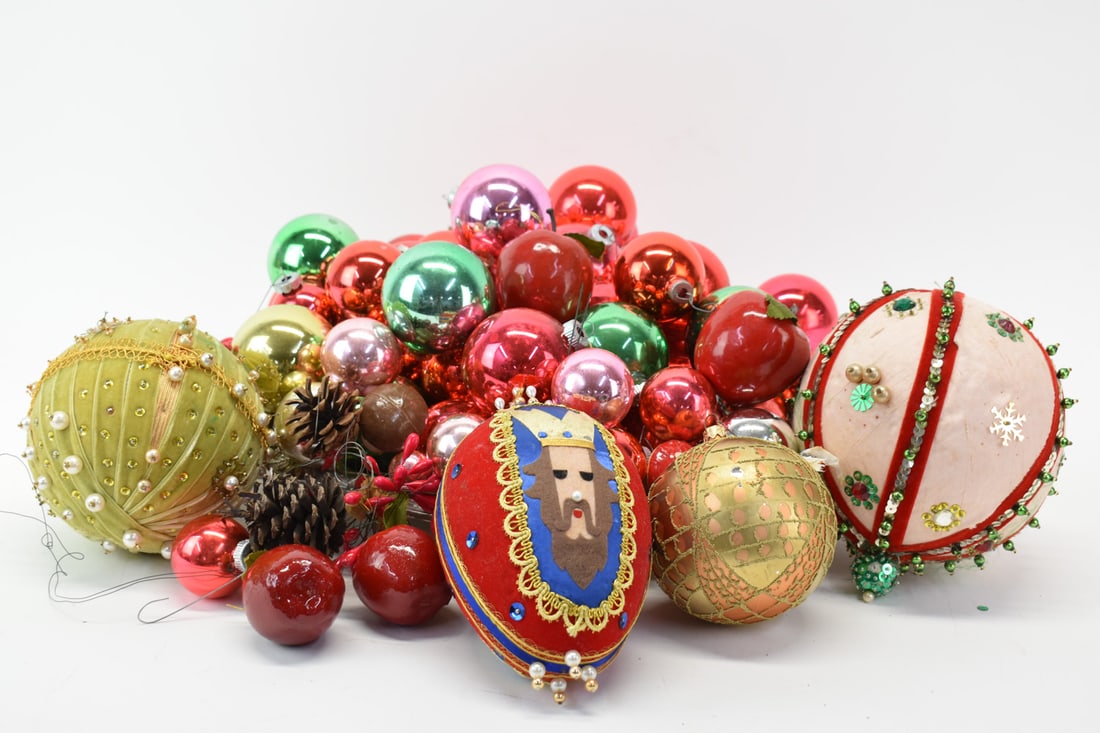 Group of Assorted Christmas Ornaments: Group of Assorted Christmas Ornaments. Used condition, wear.