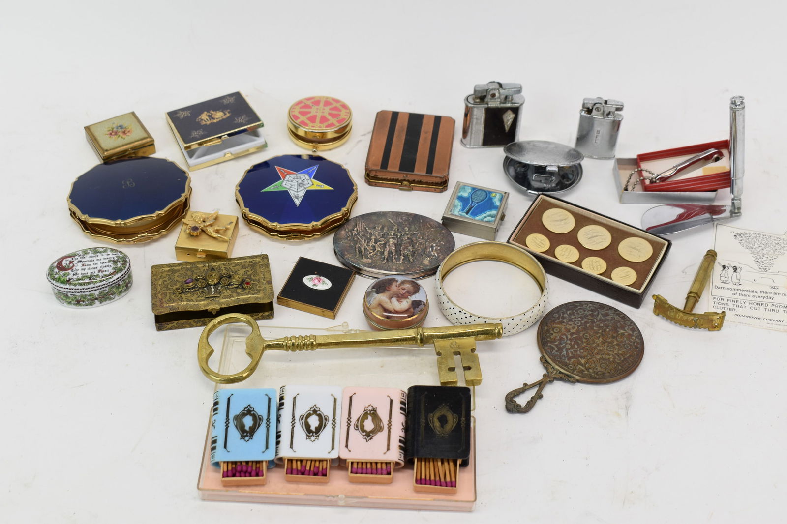 Group of Assorted Ladies Dresser Articles (1 of 18)