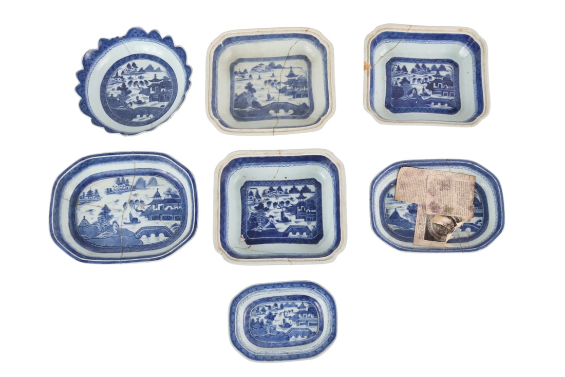 Seven Canton Chinese Export Porcelain Items (1 of 15)