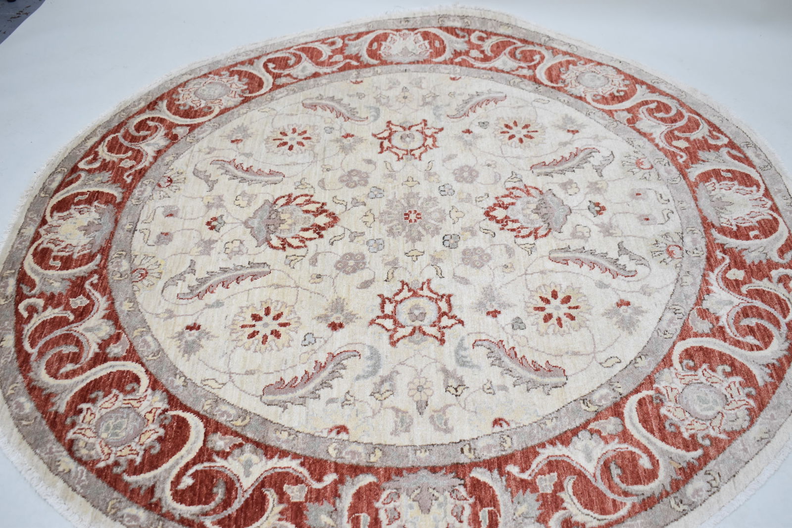 Oriental Style Circular Area Rug with floral and foliate Design (1 of 7)
