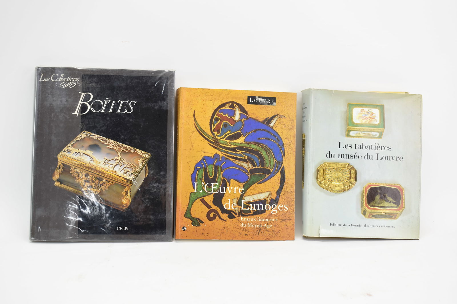 Group of Three Books on Antiques (1 of 10)