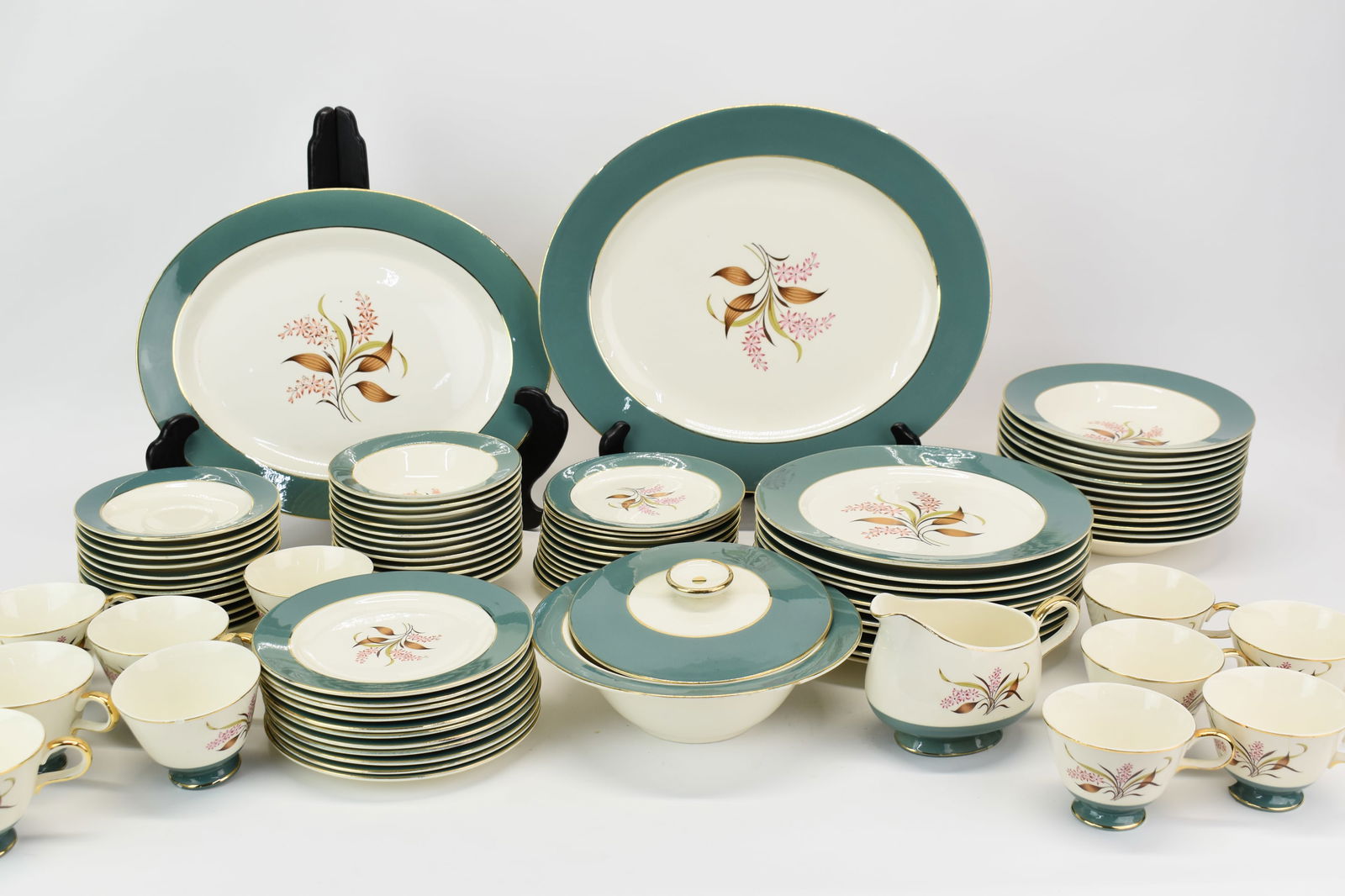 An Assembled Set of Homer Laughlin Dinnerware Service (1 of 10)
