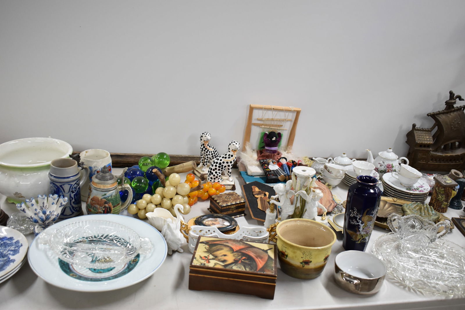 Surprise Lot of Assorted Table Articles (1 of 12)