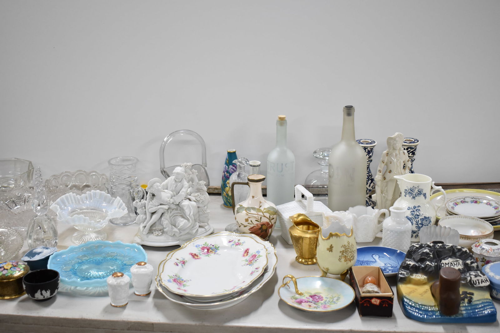 Surprise Lot of Assorted Porcelain and Glass Table Articles (1 of 13)