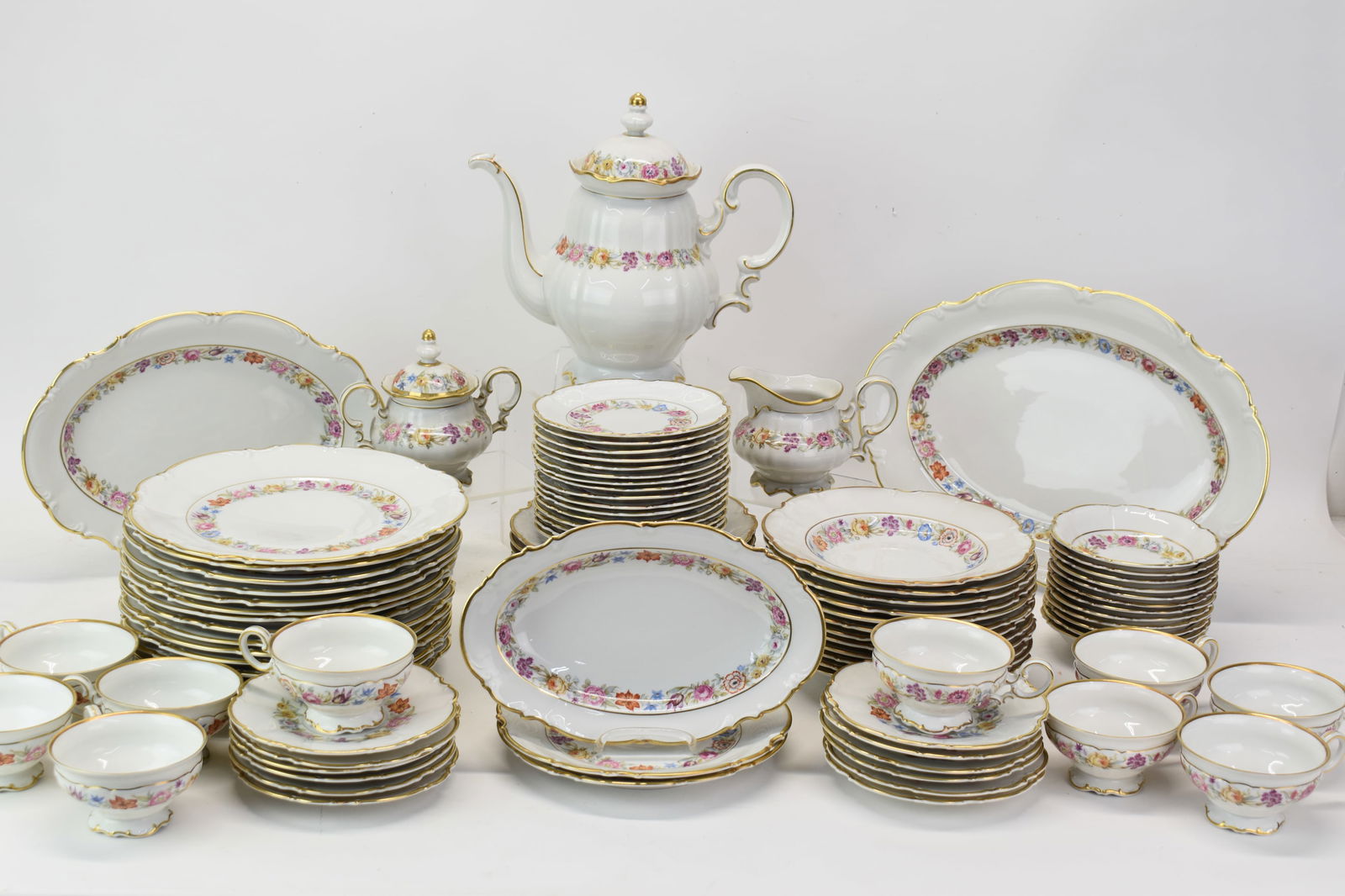 Hutschenreuther Floral Decorated Porcelain Dinner Service: Hutschenreuther Floral Decorated Porcelain Dinner ServiceHutschenreuther Floral Decorated Porcelain Dinner Service, comprising, 15 dinner plates 10 1/4" diameter, 12 salad plates 7 3/4" diam