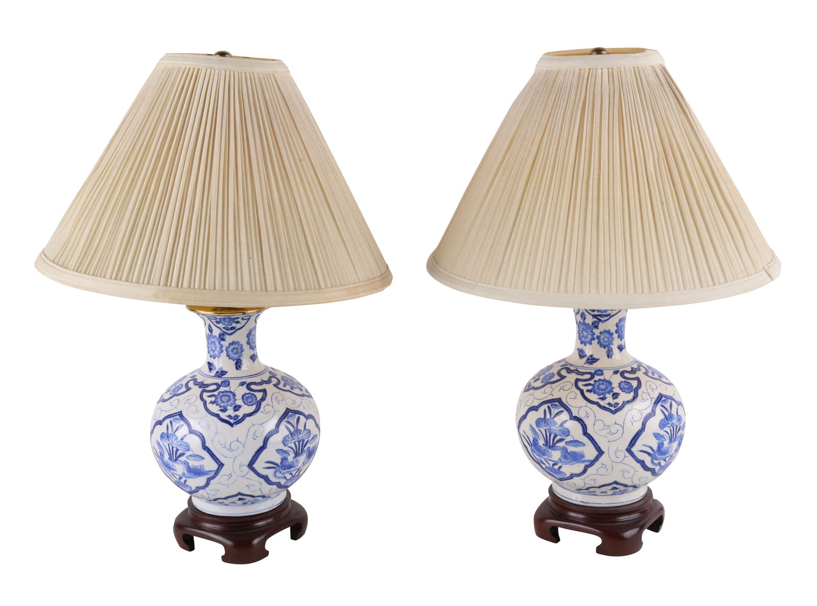 Pair of Blue and White Porcelain Table Lamps (1 of 14)