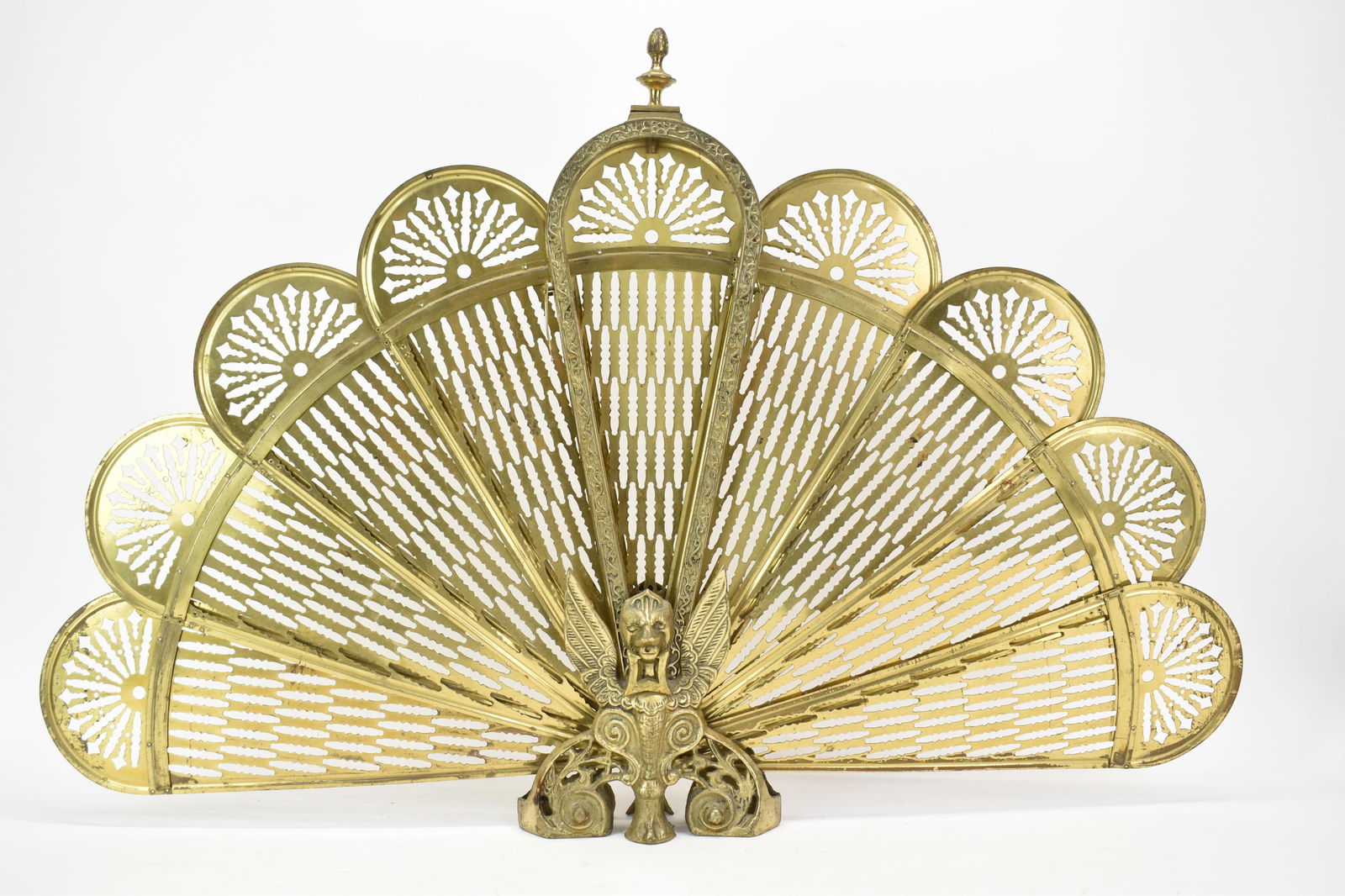 Brass Fan Form Fire Screen (1 of 10)
