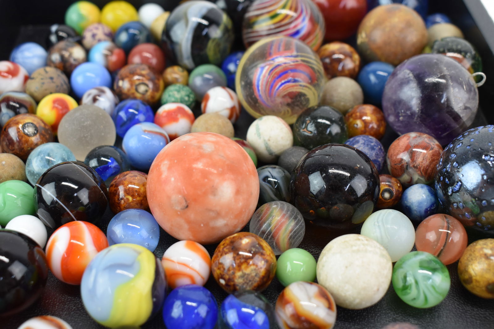 Lot of 100 Antique and Vintage Marbles in Various Sizes (1 of 9)
