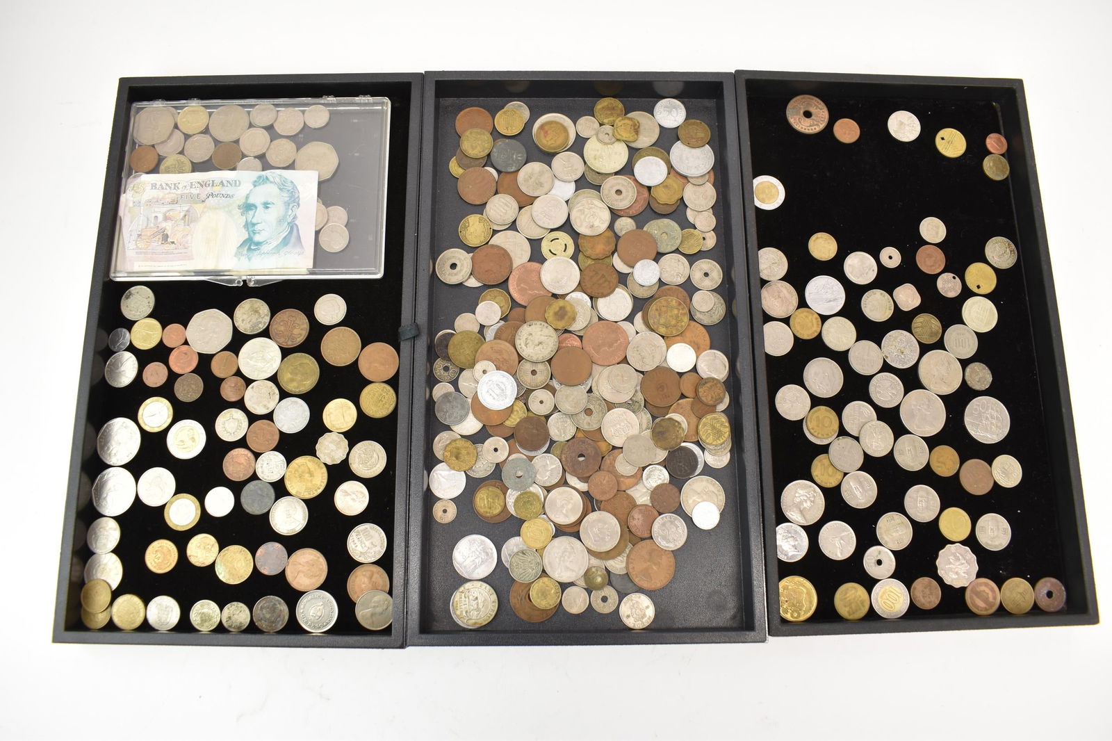 Group of Assorted Foreign Coins: Group of Assorted Foreign CoinsGroup of Assorted Foreign Coins from different countries and different years, Including, England, France, East Africa, Hong Kong, Korea and more.