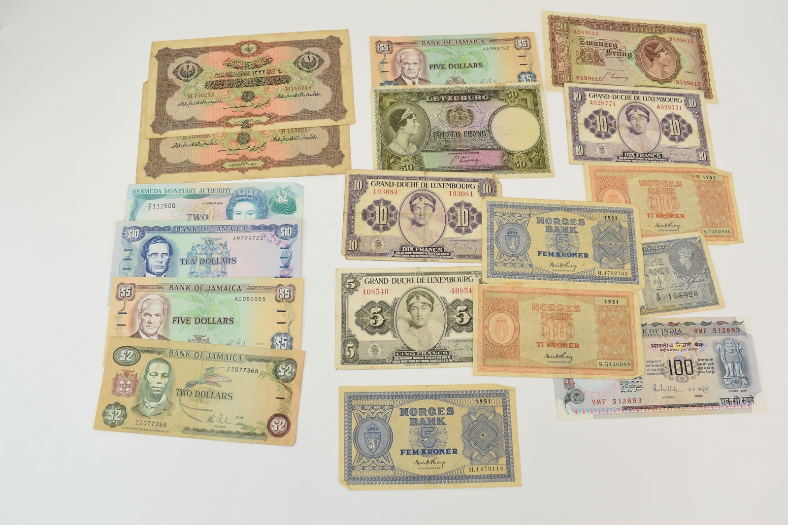 Vintage Paper Currency From Various Countries (1 of 14)