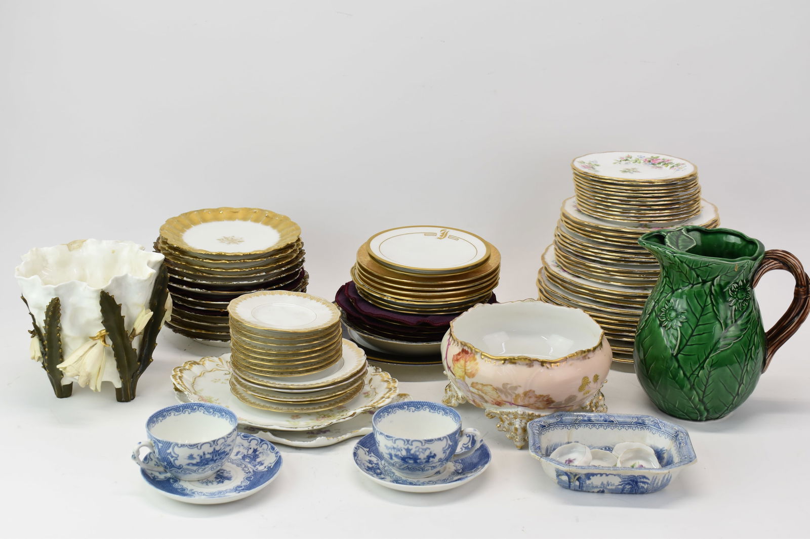 Group of Assorted Limoges Porcelain Dinnerware (1 of 12)