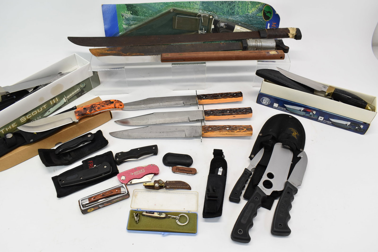 Group of Assorted Hunting Knives and Machetes: Group of Assorted Hunting Knives and MachetesGroup of Assorted Hunting Knives and Machetes. Including The Scout III, Elk Ridge, Delta Ranger, Airborne Ranger, Ontario U.S. and more. Used condition