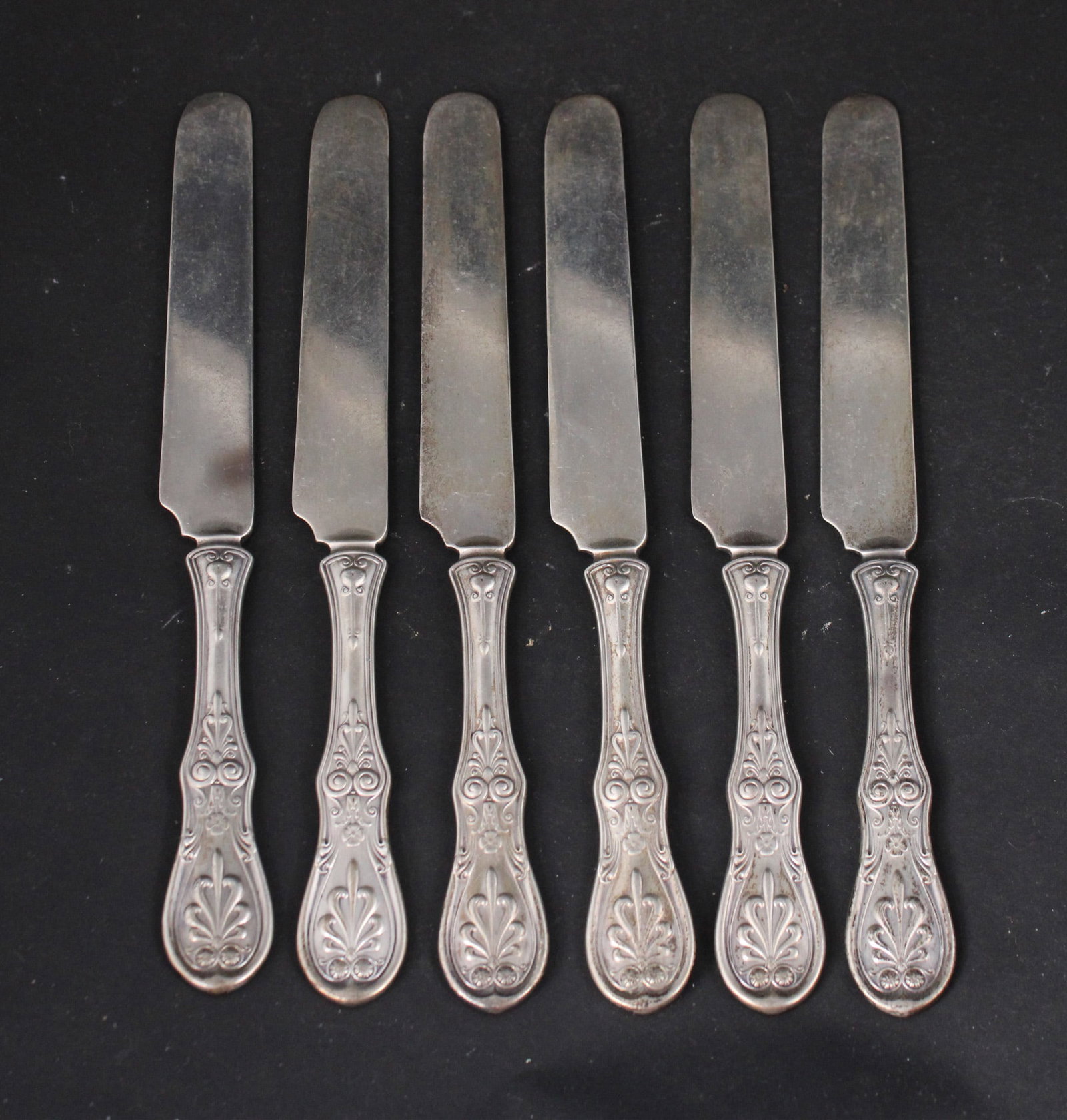 Eleven Tiffany & Co. Sterling Silver "Saratoga" Knives: Eleven Tiffany & Co. Sterling Silver "Saratoga" Knives Appx. 21.7 T.O. 8 x 1 in. (20.3 x 2.5 cm.)