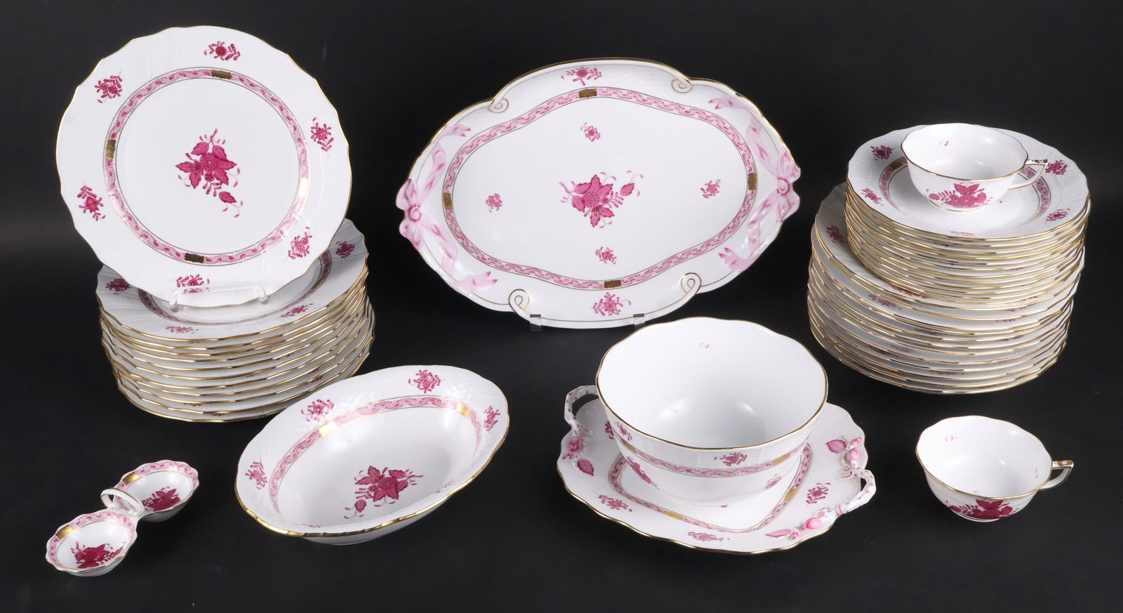 Herend Chinese Bouquet Raspberry Dinner Service (1 of 10)