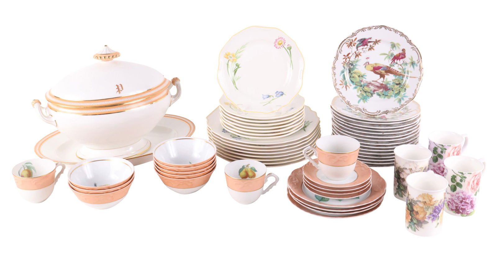 Villeroy & Boch "My Garden" Dinner and Luncheon Plates: Villeroy & Boch "My Garden" Dinner and Luncheon PlatesComprising, 9 dinner plates, 8 luncheon plates. Together with Mottahedeh "Summer Fruit" pattern, four teacups and saucers, fou