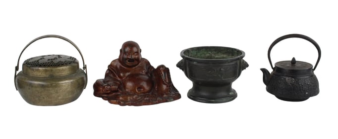 Three Pieces of Tabletop Bronze Items