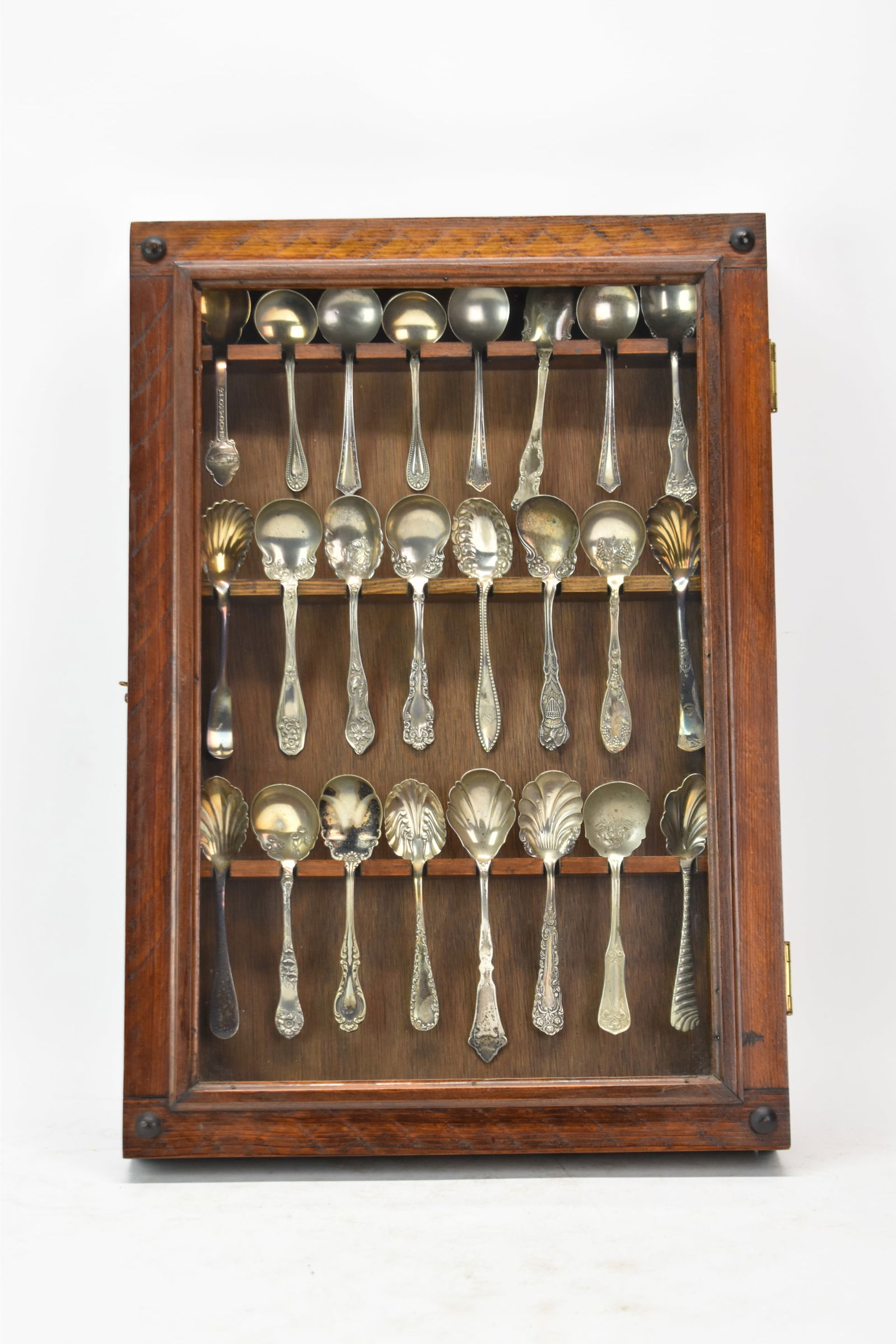 Group of Assorted Silver Plated Sugar Shell and Bullion Spoons (1 of 8)