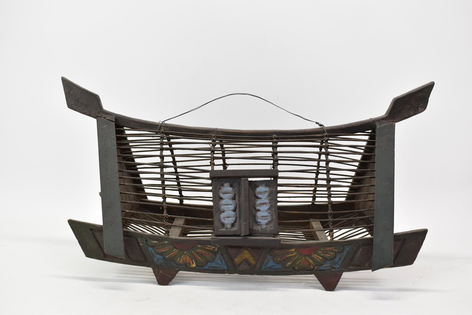 Vintage Asian Style Cage: Vintage Asian Style Cage Vintage Asian Style Cage. Used condition, 13 1/2" tall x 26 1/4" x 12 3/4"