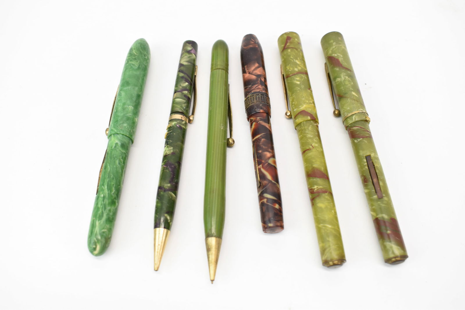 Vintage Group of Four Fountain Pens (1 of 16)