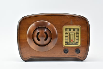 Vintage Emerson Radio Company Table Top Radio