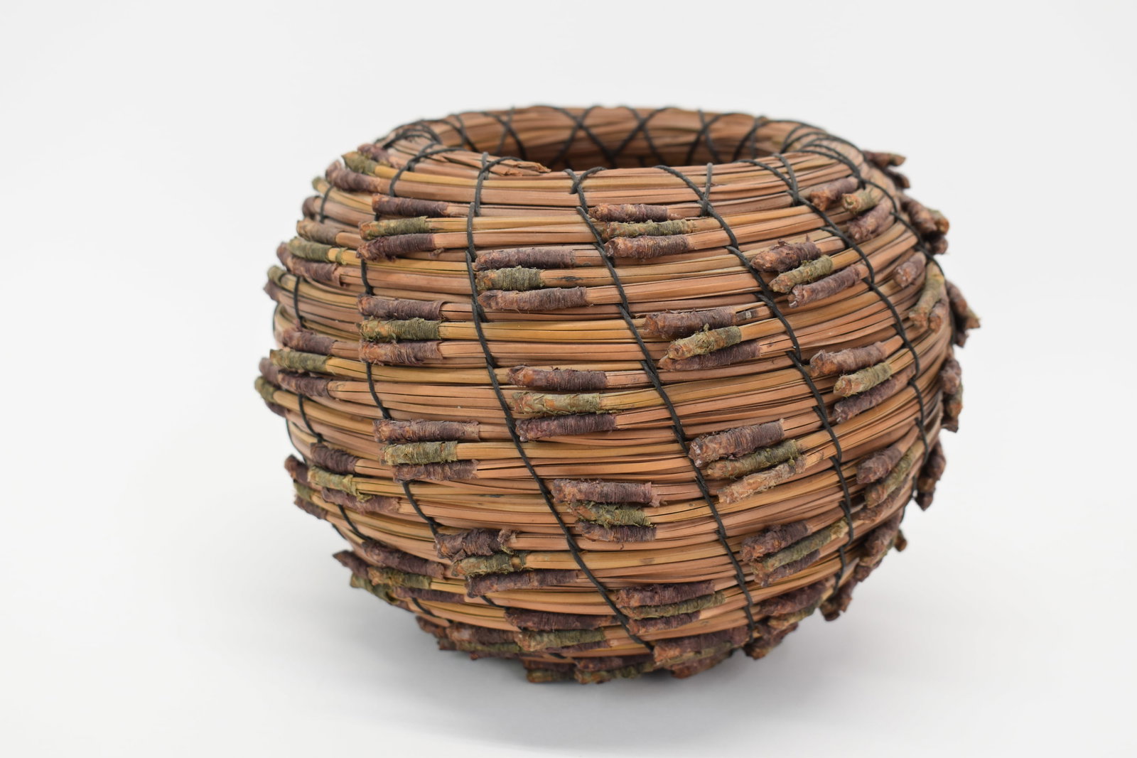 Fran Kraynek-Prince & Neil Prince Torrey Pine Basket: Fran Kraynek-Prince & Neil Prince Torrey Pine Basket Fran Kraynek-Prince & Neil Prince Torrey Pine Basket with autographed card by Neil Prince. Used condition, 5 1/4" tall x 7" diameter Prov