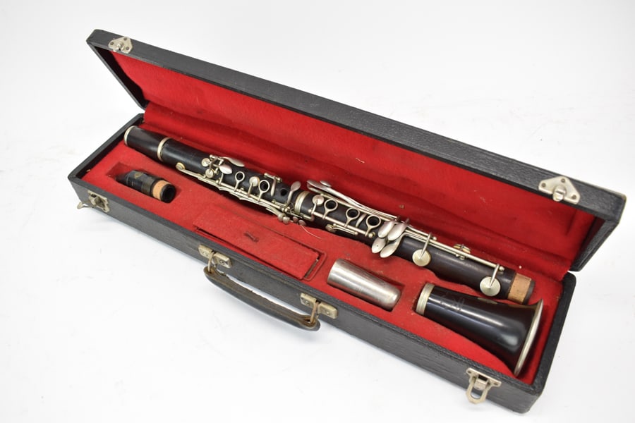 Dolnet Lefever & Pigis French Clarinet (1 of 20)