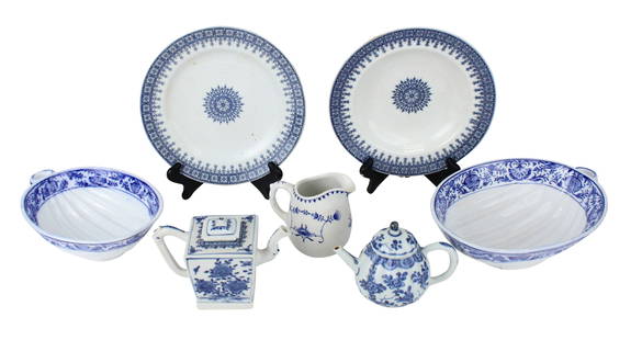 Seven Blue and White Porcelain Table Articles: Seven Blue and White Porcelain Table ArticlesComprising, two Royal Worcester plates, two Villeroy & Boch melon-form serving bowls, a creamer, and two small teapots.Chips, wear, surface distress.Larges
