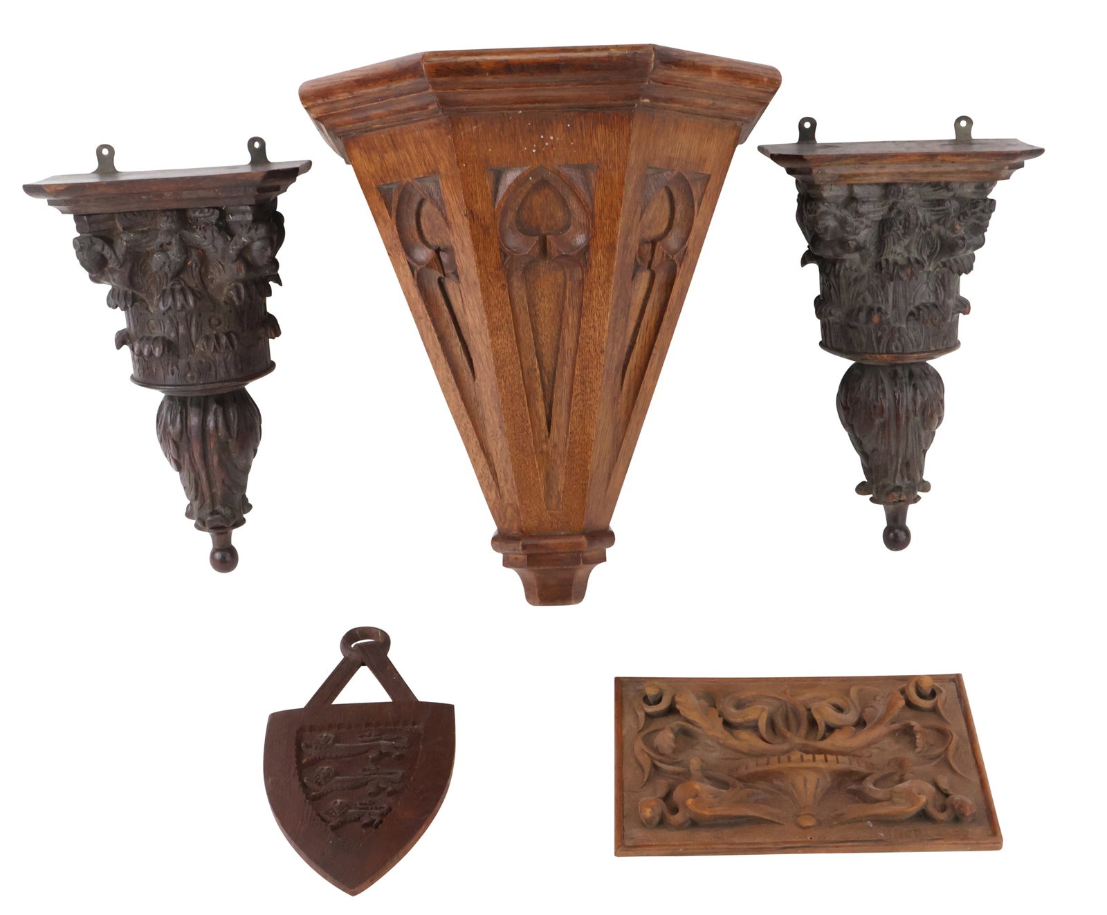 Pair of Renaissance Style Carved Oak Wall Brackets (1 of 16)