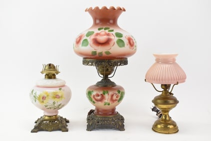 Antique Glass Daisy Decorated Parlor Lamp