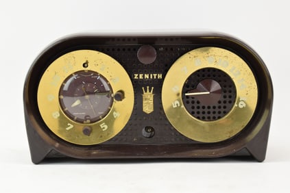Vintage Zenith Table Top Radio Model G516