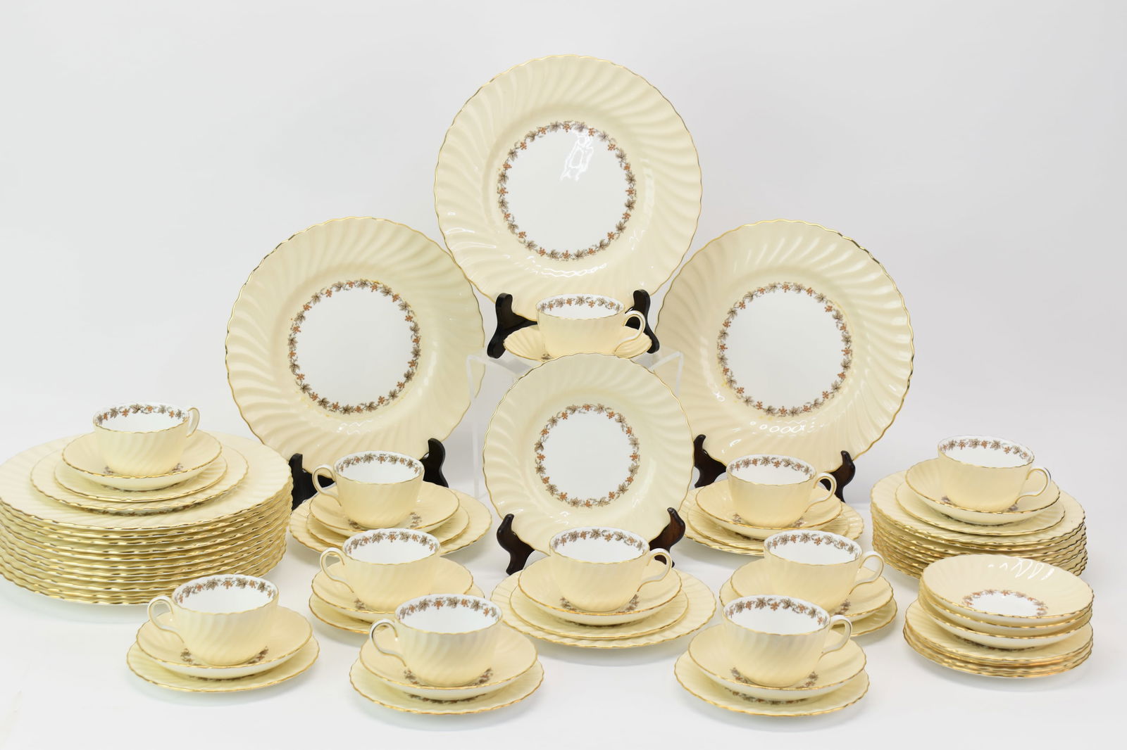 Partial Set of Minton Vineyard Dinnerware Service (1 of 9)