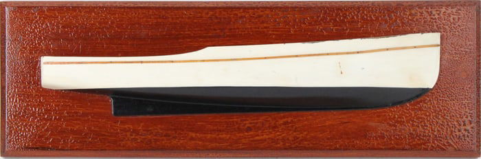 Half-Block Model of a Motor Cruiser
