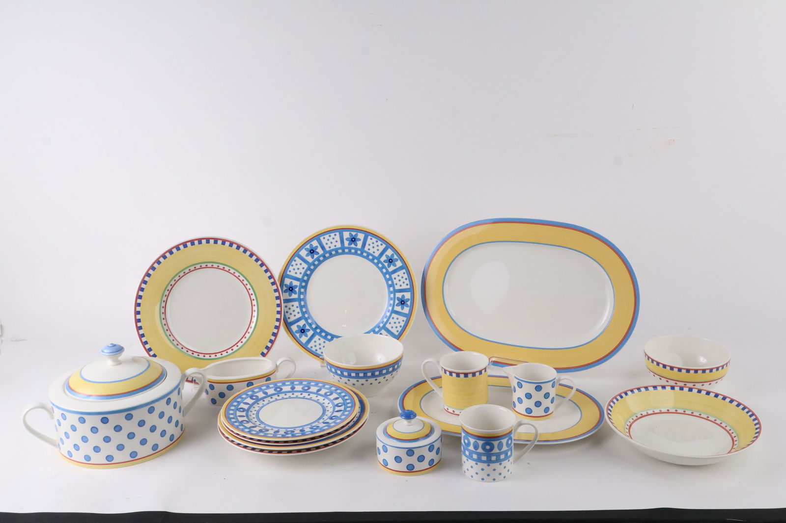 Villeroy & Boch "Twist Bea" and "Twist Anna" Pattern Dinner Service (1 of 16)