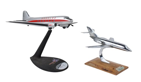 Pair of High Quality Airplane Displays