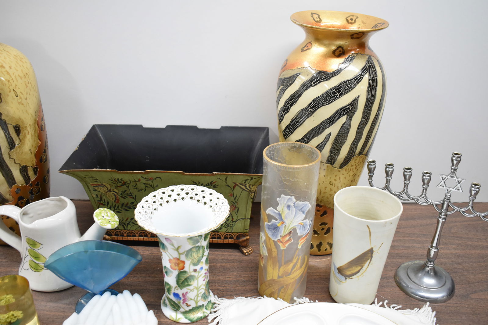 Group of Assorted Table Articles (1 of 19)