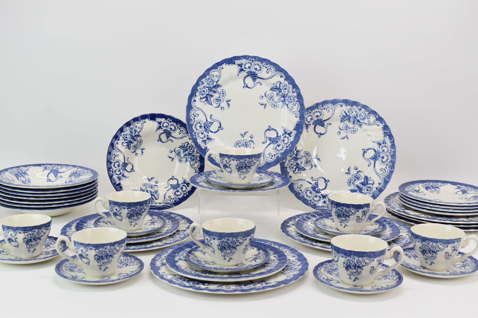 Myott Chelsea Garden Porcelain Dinner Service (1 of 16)