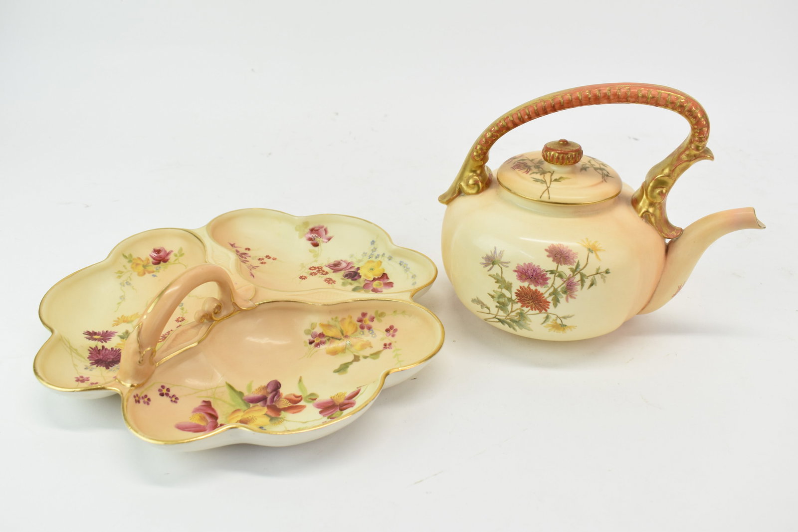 Royal Worcester Floral Decorated Tea Pot: Royal Worcester Floral Decorated Tea Pot Royal Worcester Floral Decorated Tea Pot # 7" tall x 8 1/2" from spout to handle. Together with a Royal Worcester dived dish 10 3/4" diameter