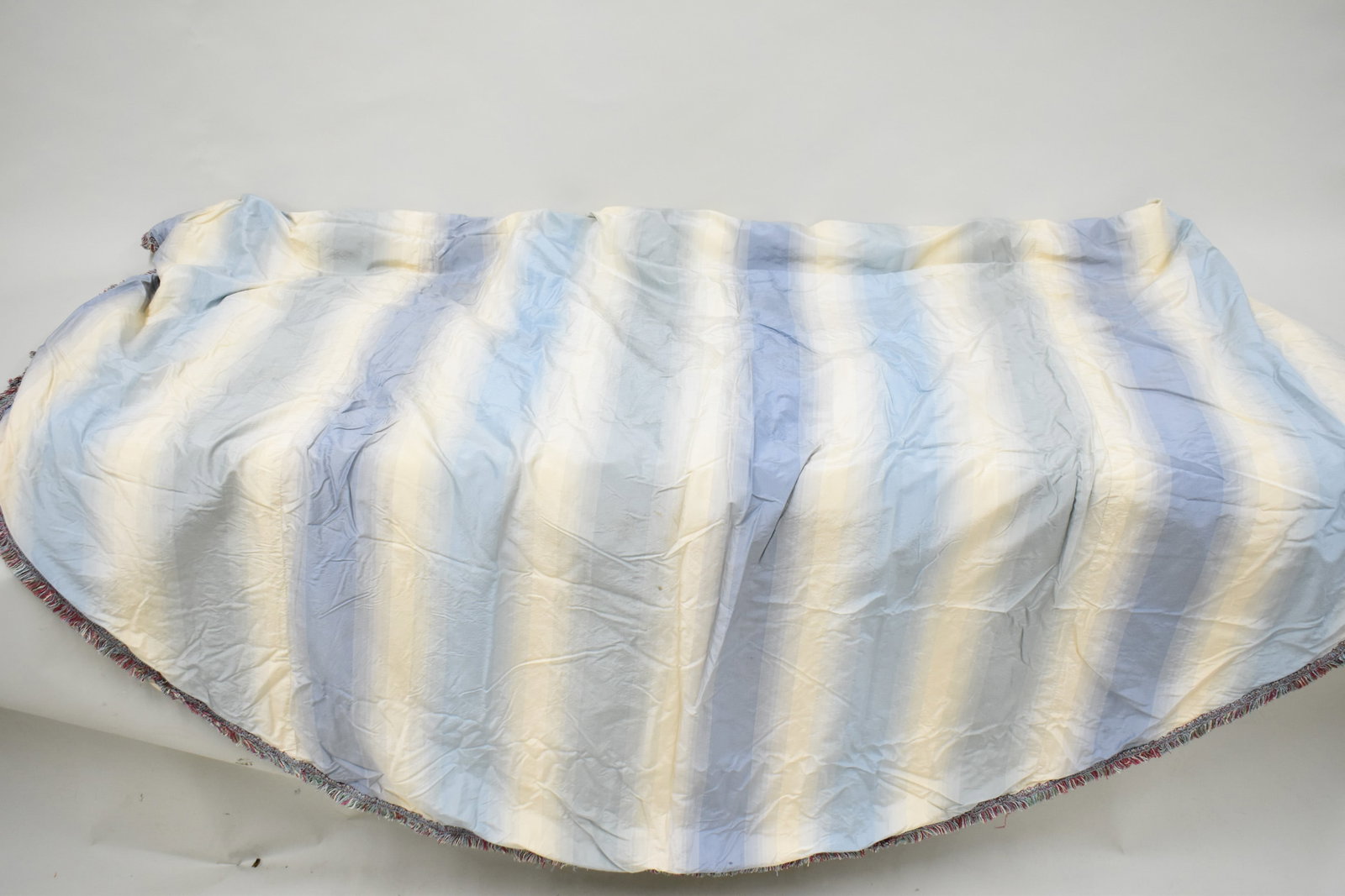 Oval Ombre Fridge Silk Table Cloth (1 of 8)