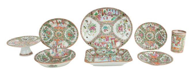 Thirteen Rose Medallion Porcelain Table Articles
