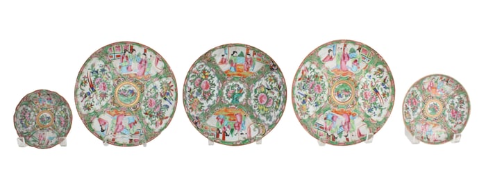 Twenty Six Assorted Rose Medallion Plates