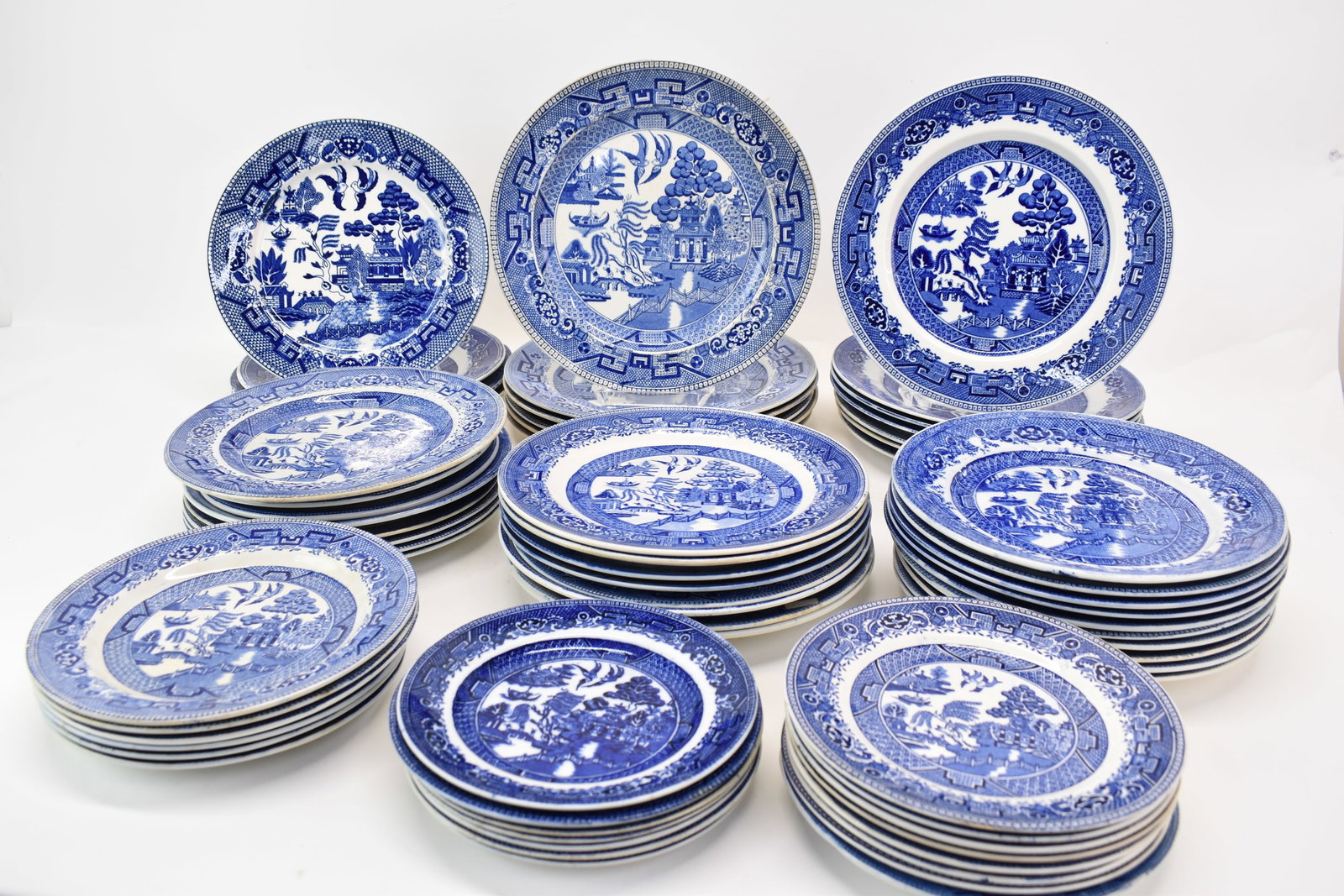 Group of Assorted Blue Willow Dinnerware Plates (1 of 13)