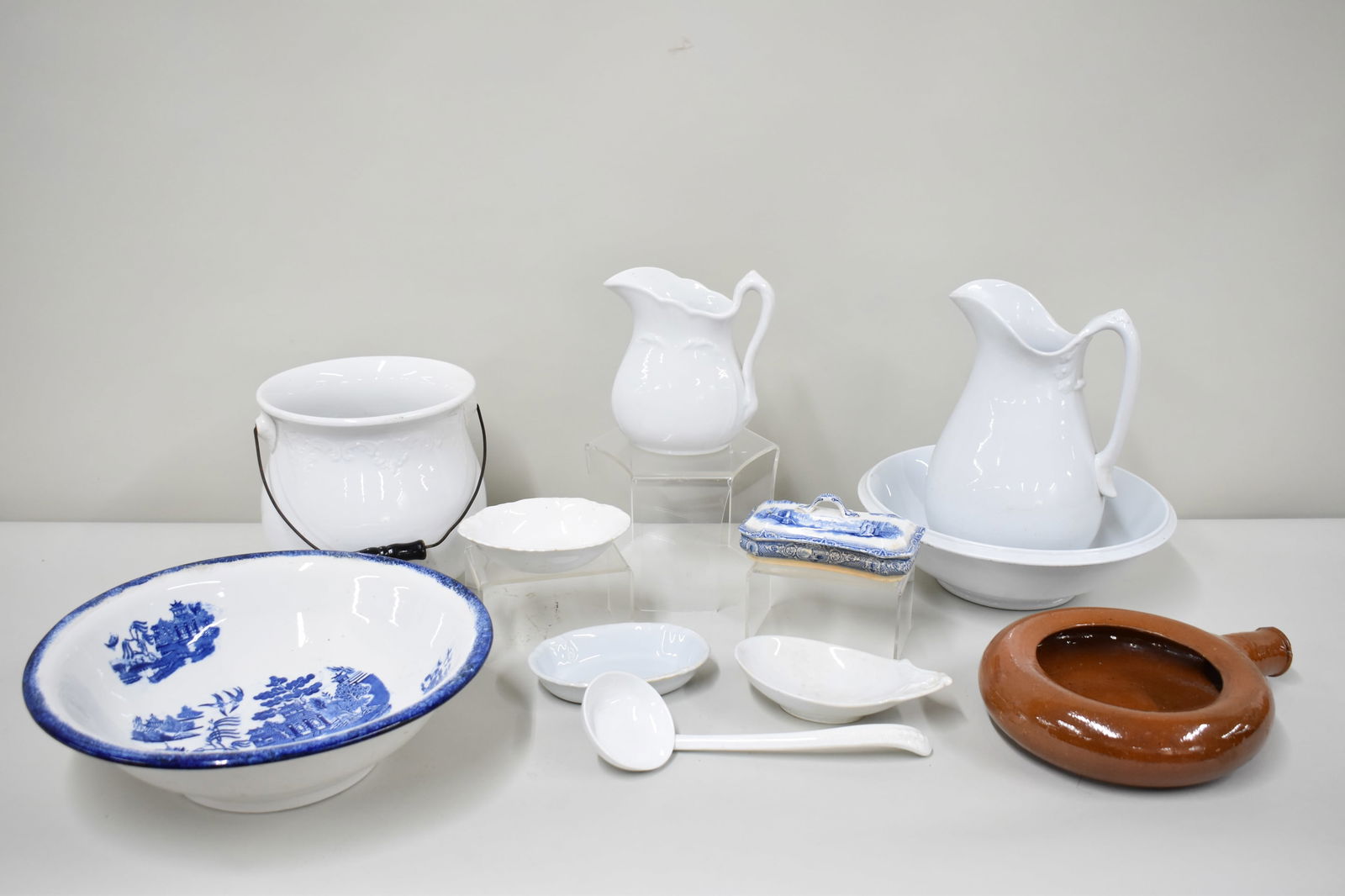 Group of Assorted Ironstone Articles (1 of 8)